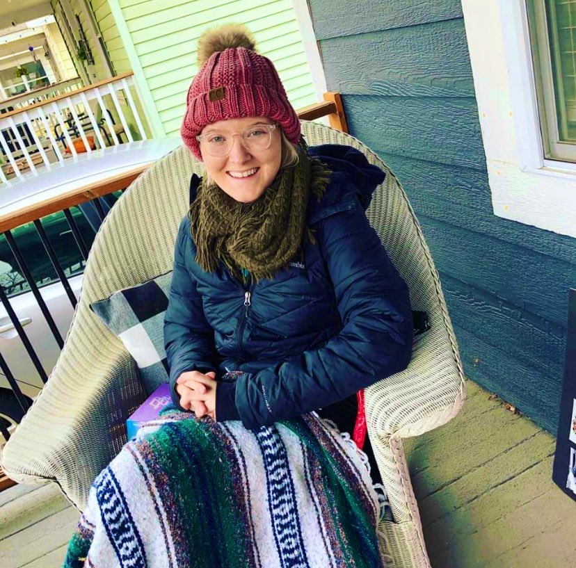BrianMercerNKC's tweet photo. A truly inspirational morning yesterday! @NKCSchools @GracemorNKC leaders, teachers &amp; staff, including my wife &amp; daughter, held a surprise parade delivering caring messages to Gracemor teacher @MissKaysKC! Slone is battling cancer. She inspires us daily &amp; can’t wait to return! https://t.co/EVN46VivfL
