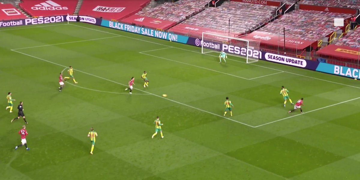 90& #39;+2: AWB has the ball wide. Cavani moves to make the far post run, but then appears to offer for AWB after seeing Martial over his shoulder. The ball comes, he dummies, and Martial makes a brilliant turn to get a shot off.