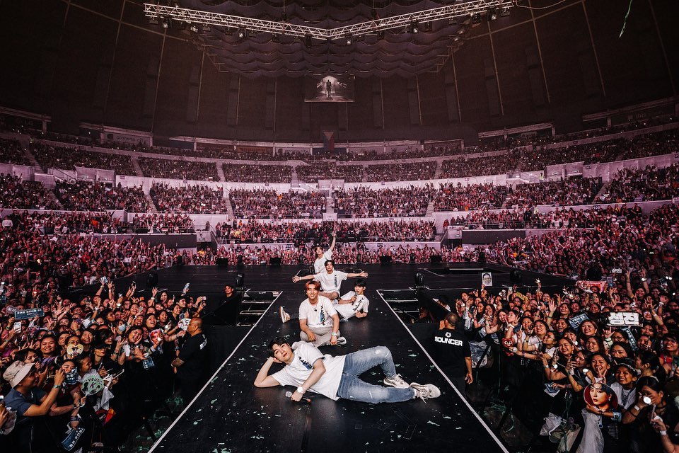 Happy Anniversary #DAY6GRAVITYinMNL 🥺💚 I'm sad because I didn't get to experience this but I know I will, SOON (with my moots sana uwu)