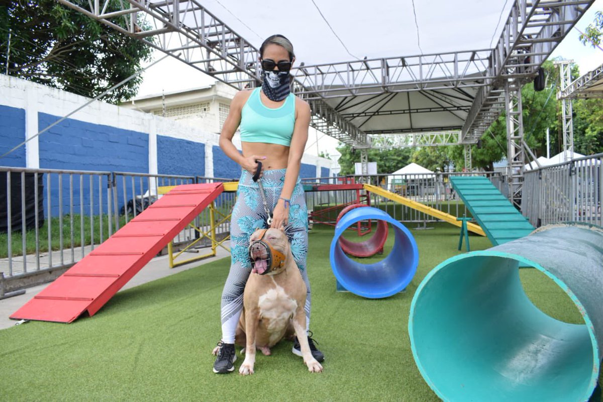 SecdeportesBAQ's tweet photo. ✅ Otro domingo más de actividad física y diversión para los barranquilleros. 

➡️ Las #CiclovíasBaq + #RecreovíasBaq se han convertido el lugar ideal para toda la familia. 

#SoyDeporte @TransitoBaq https://t.co/ivghIJMahi