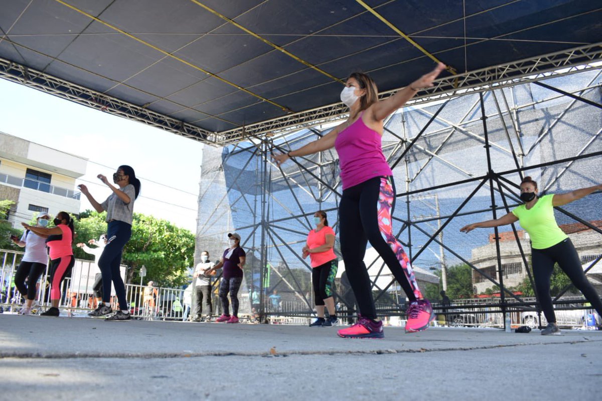 SecdeportesBAQ's tweet photo. ✅ Otro domingo más de actividad física y diversión para los barranquilleros. 

➡️ Las #CiclovíasBaq + #RecreovíasBaq se han convertido el lugar ideal para toda la familia. 

#SoyDeporte @TransitoBaq https://t.co/ivghIJMahi