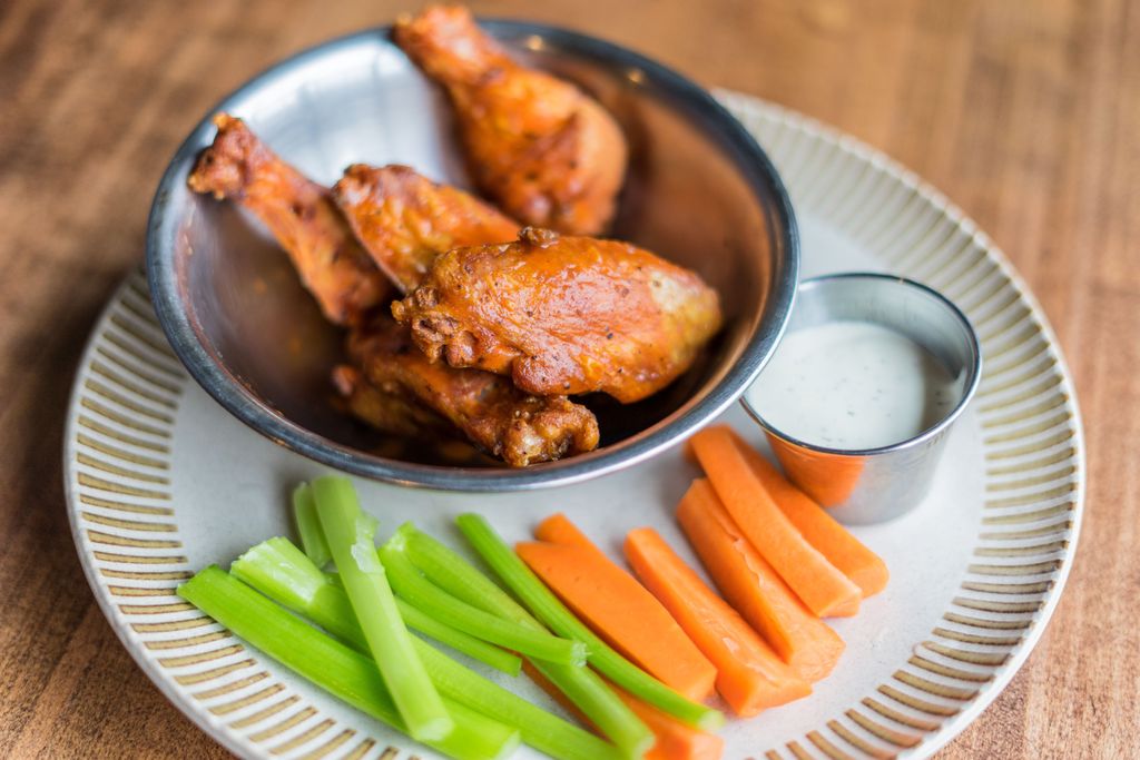 socialpie_'s tweet photo. Clean plates, full bellies, can't lose. 

Our NFL game day special is here! Join us today and enjoy an order of wings and a Dos Equis on draft for only $12. 🏈🍻

#dallaseats #bestofdallas #bestof214 #214eats #socialpie #dallasfoodie #uptowneats #uptownfoodie #dallaswings https://t.co/kuHkaKRgzx