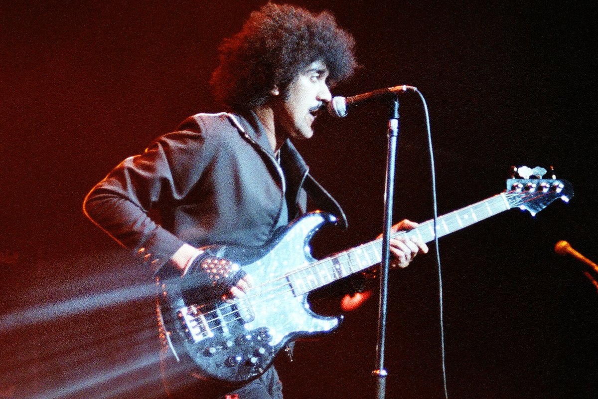GarethJonesTV's tweet photo. Just imagine Phil Lynott singing the lines 
"Help me, someone!
Help me, please!"

from Kate Bush's Hounds Of Love

#JustImagineThat

That would sound ace.

You're welcome 

Photo ©getty images https://t.co/1rs4c0EUo6