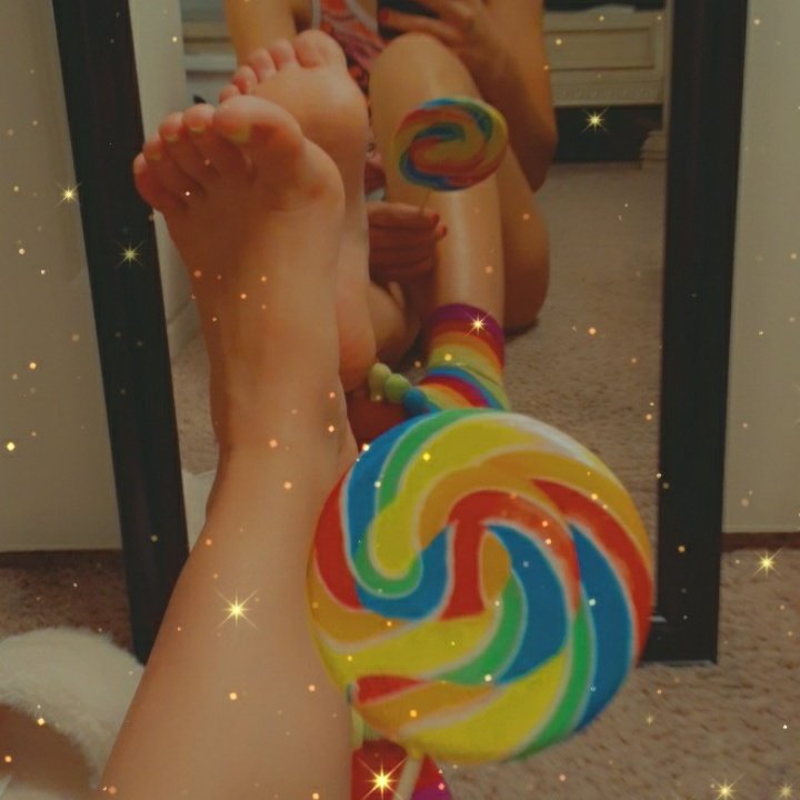 meetmariev's tweet photo. #NewProfilePic
#feet #soles #socks #cute #mariev #lollipop #sweet #Candy https://t.co/XN7Th307rR