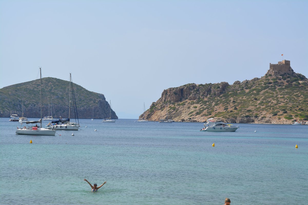 educanur_'s tweet photo. Empiezo mi primer hilo en Twitter con una imagen de la isla de Cabrera, una isla pequeñita de las Islas Baleares 🌴☀️🌊 #MiPaisaje #DCSUVA #IslasBaleares @_Baleares @visit_mallorca https://t.co/TvUM22QM1I