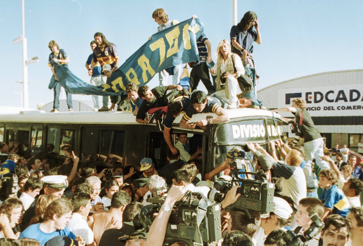 muybocaweb's tweet photo. #Boca2000: El viaje a Tokio y la charla bisagra de Carlos Bianchi
Llega noviembre del 2000 y Boca emprende un vuelo de 32 horas rumbo a Tokio. Un clima tenso en lo grupal tiene dividido al grupo entre tanto éxito. Espera el Real Madrid...
🎧 👉https://t.co/xGZTkpg4iD https://t.co/DjPPpz3hE2