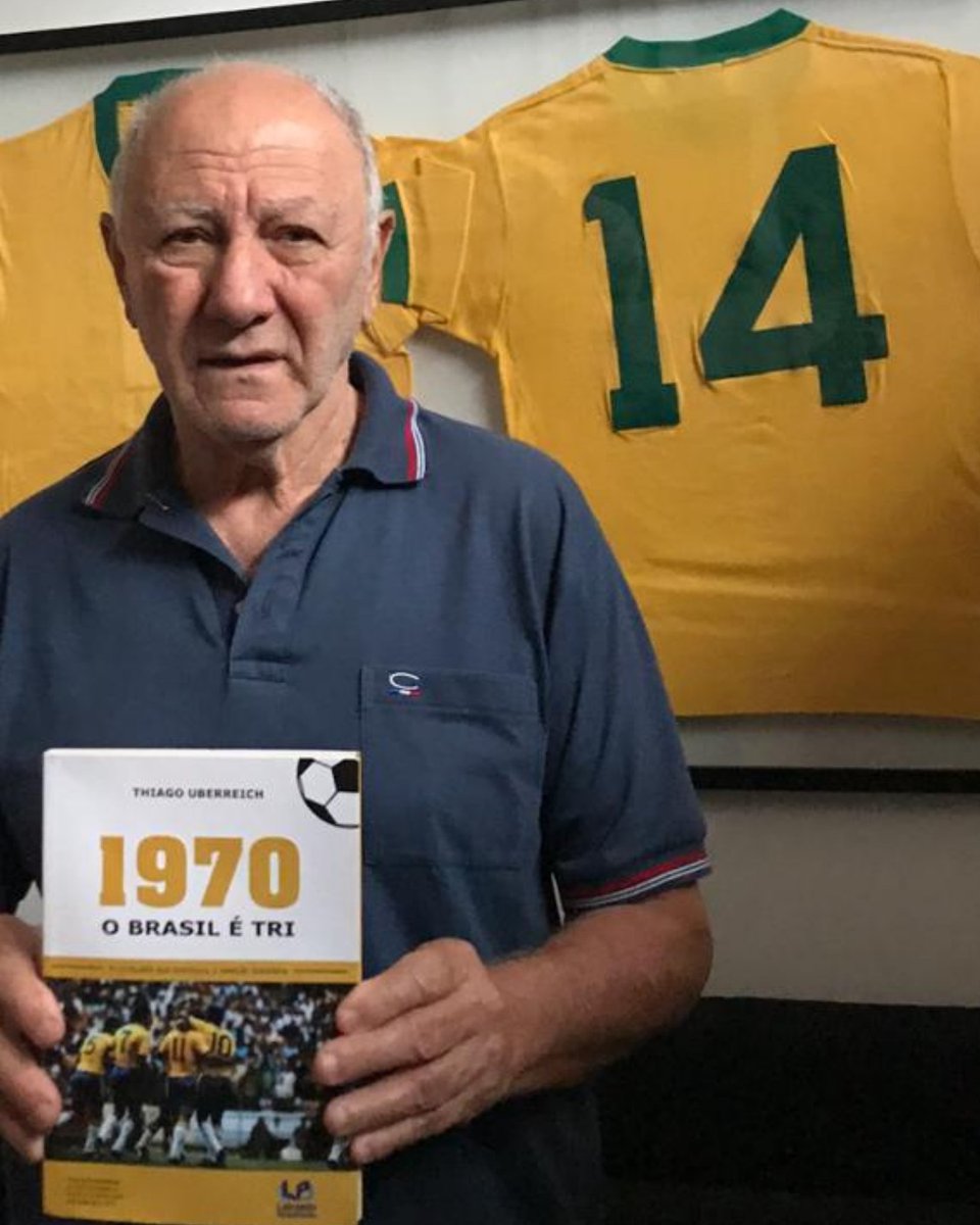 thiagouberreich's tweet photo. Mais um tricampeão com o livro: José Guilherme Baldocci. O ex-zagueiro estava no Palmeiras, em 1970.
#1970obrasiletri
#50anosdotri
#CopaDe70 https://t.co/l9GcFWN7Qj