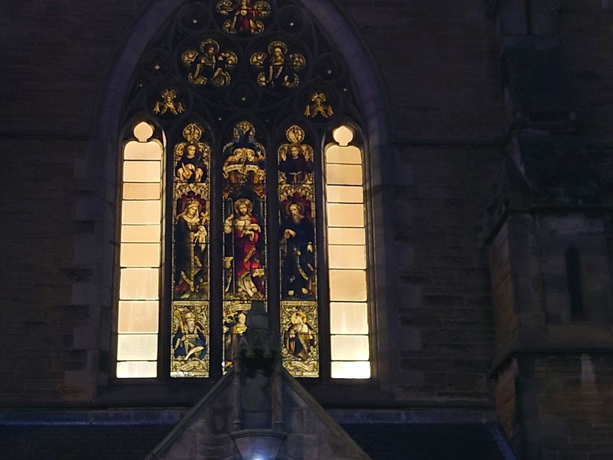 DjThunderDragon's tweet image. Iv lived across the road from St Cuthbert's church for over a decade and this is the first time In have ever seen the lights on.

#slateford #Edinburgh #sundaywalk