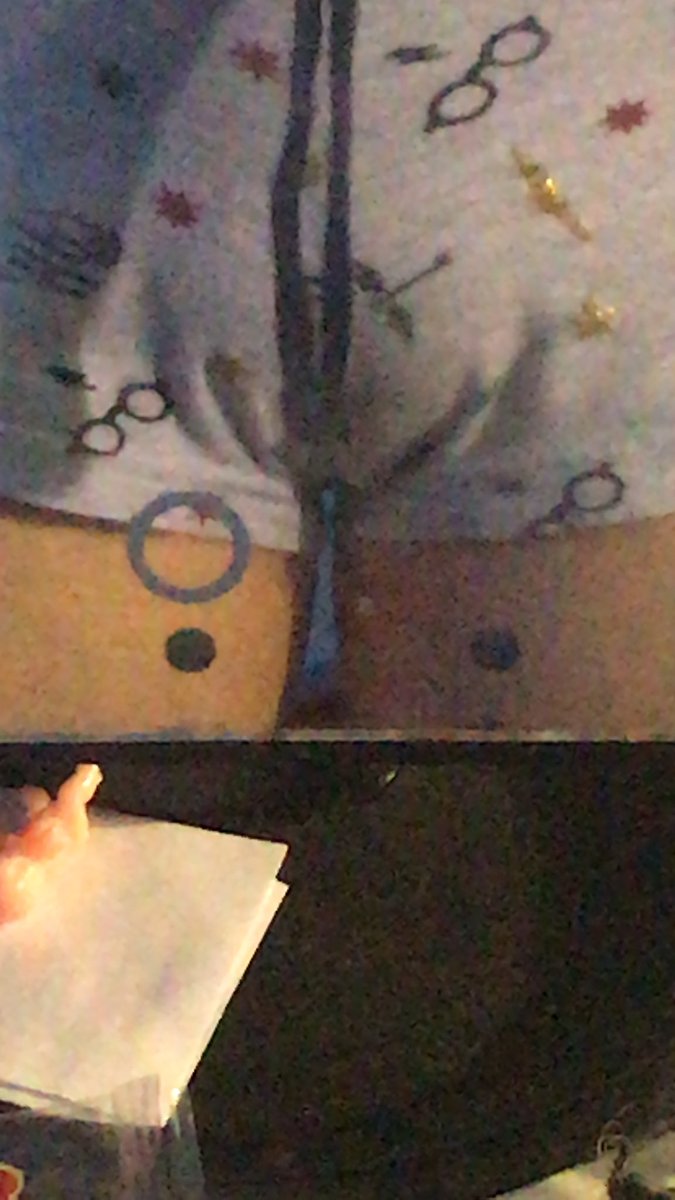 xshnotfound's tweet photo. DUDE FINALLY A THIGH GAP IVE BEEN WORKING SO HARD https://t.co/4jSKci1Je7