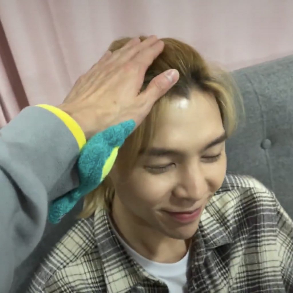 johnnyperhour's tweet photo. #쟈니 #JOHNNY #NCT #NCT127 https://t.co/9ZephqHvAO