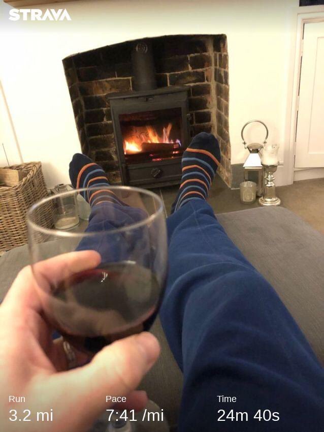 pjohnson0410's tweet photo. Tidy little run to hit 💯 miles of running for the month again, now to relax with a nice glass of red. #joysofrunning #ukrunchat #ukrunclub #strava #stravarun #logburner https://t.co/o4d8mpLjtJ