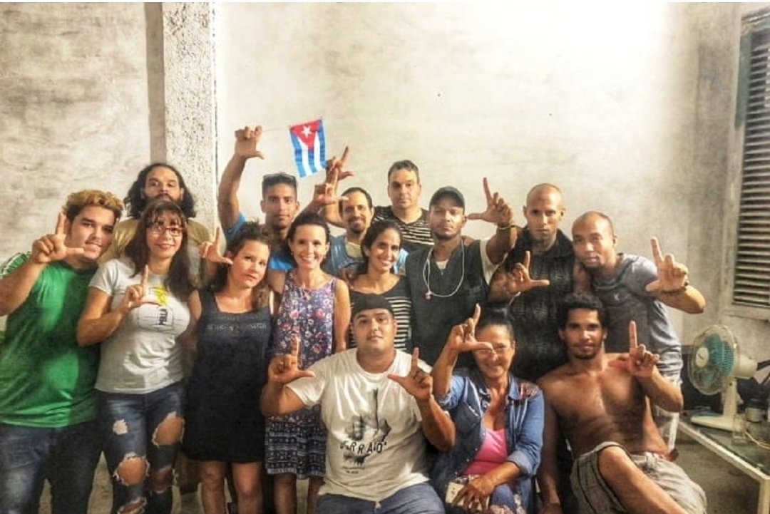 DLatitudes's tweet photo. #ATENCION a lo que pasa en #Cuba

Hace 96 horas (4 días), un grupo de 7 periodistas, artistas y activistas cubanos están en huelga de hambre. Dos de ellos, en huelga de sed también. Protestan por el encarcelamiento del músico Denis Solis. 

Contexto: https://t.co/eGmgiOJ2g9

1/N https://t.co/SDYcC1Wp4n