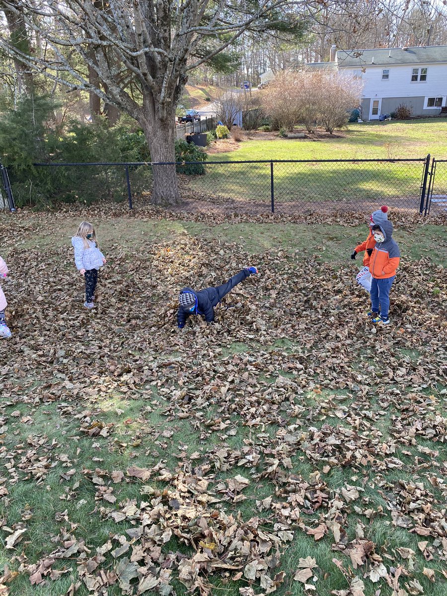 MissAdamsJCS1's tweet photo. Pure joy during recess 🍂🍁 https://t.co/1ZfBfcVQCw