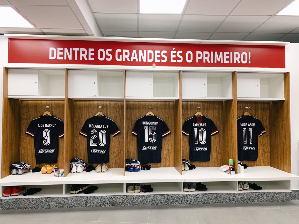 SaoPauloFC's tweet photo. Vestiário tricolor ☑️

#ConsciênciaNegra 
#VidasNegrasImportam 
#VamosSãoPaulo 🇾🇪 https://t.co/2lft3ZK9SW