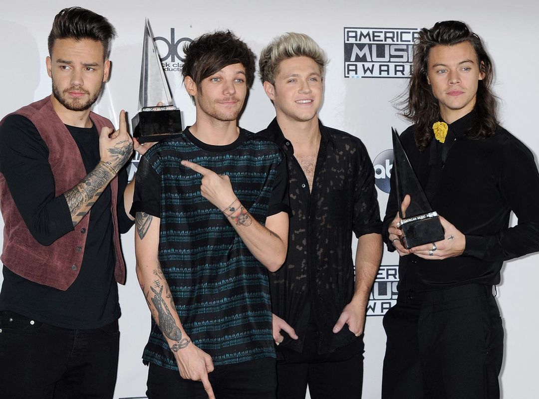ItsThe1Dgirl's tweet photo. 5 سال پیش امروز تاریخ شاهد یکی از جذاب ترین ورژن های وان دایرکشن بود
#OneDirection #OneDirectionAMAs https://t.co/Y16jVi3tth