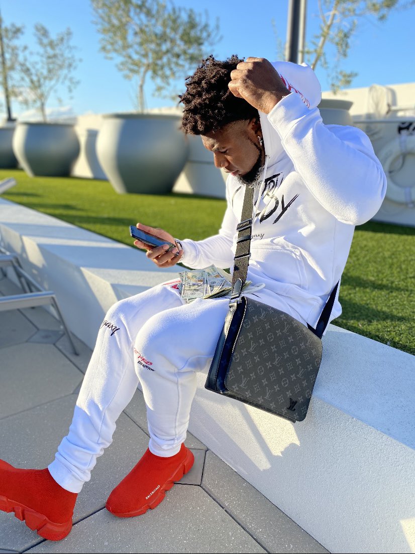 legaxyzoe's tweet photo. “Natural Born Hustler”🌎💧#LEGAXY #LiveBreatheDie #Nov2020Launch https://t.co/gFtuF6ExlX