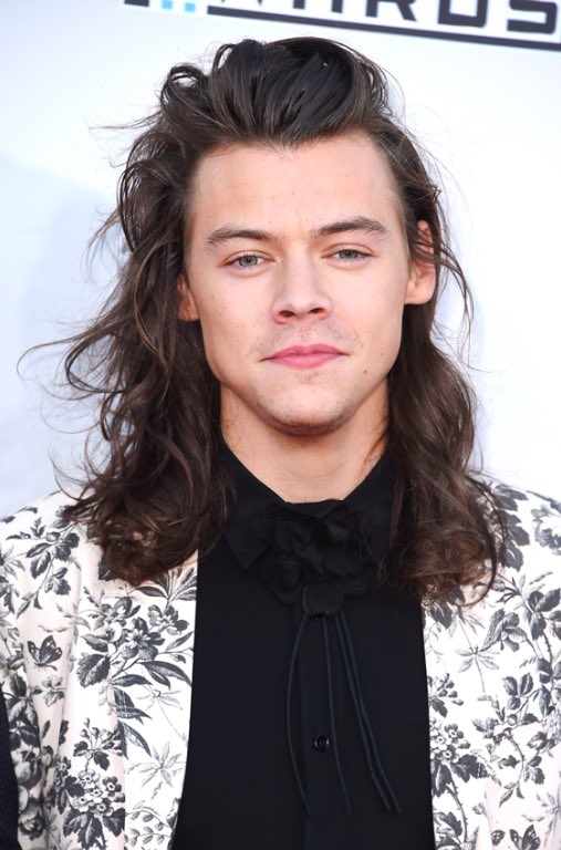 ItsThe1Dgirl's tweet photo. خدایا حس خوب ذوق اون موقع ای رو میخوام که عکسا اومد بیرون و هری رو با این کت شلوار دیدیم :))) 
#OneDirection #OneDirectionAMAs https://t.co/7iEJDpRlDT