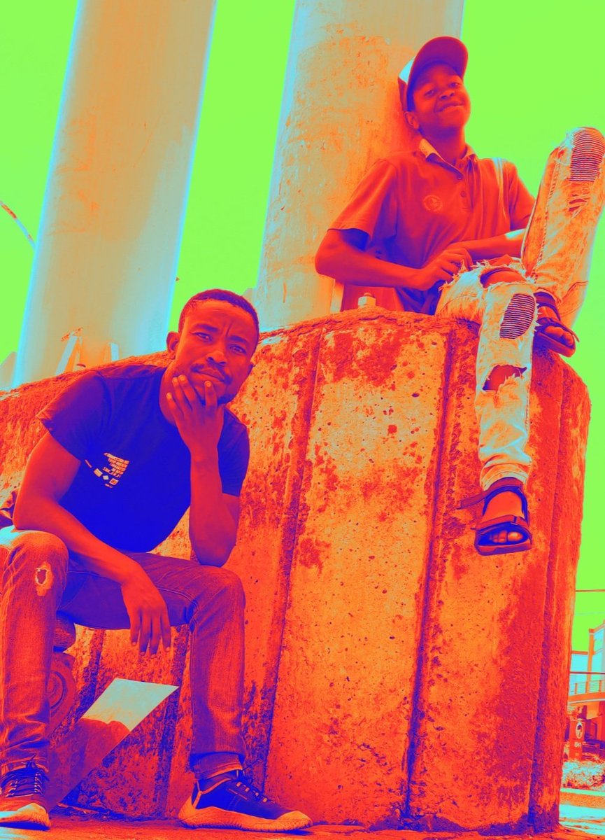 TsietsiRubbish's tweet photo. I am just a Creative Artist, I love making Art🎨

#standupcomedian
#DangerousRubbish
#PrinceAgain #TrapSoul https://t.co/vycgJ4lwz8