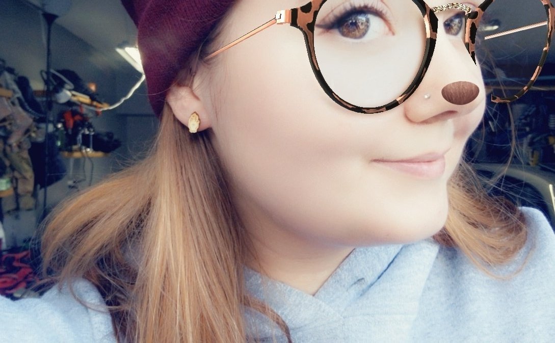 _FellowFeelings's tweet photo. Look at these smol earrings I made today. Just another way to show my love for World's. https://t.co/3sKP2NI5aY