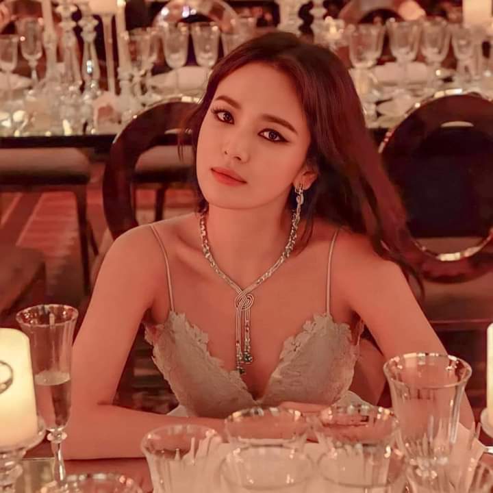 LilMahmoud4's tweet photo. Happy 39th Birthday Song Hye Kyo! ❤❤ https://t.co/DrerM5cJWY