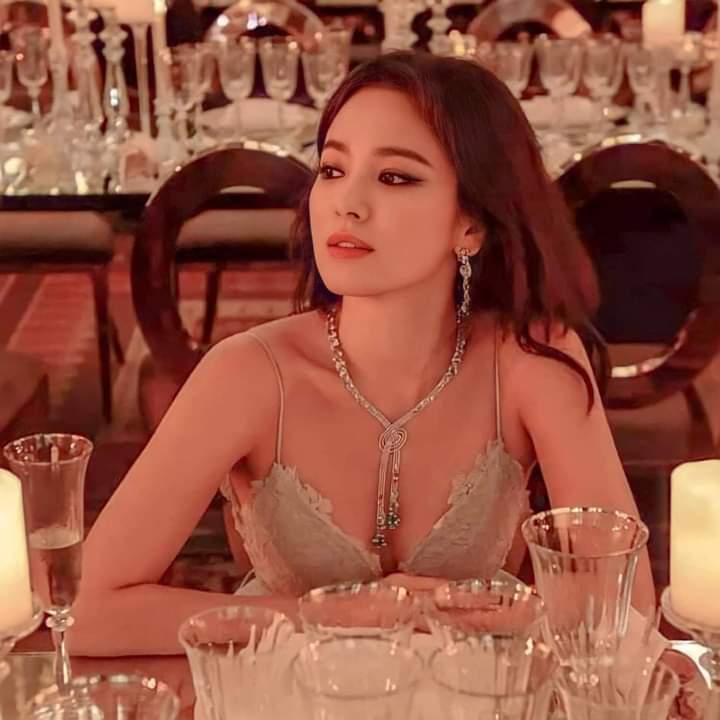 LilMahmoud4's tweet photo. Happy 39th Birthday Song Hye Kyo! ❤❤ https://t.co/DrerM5cJWY