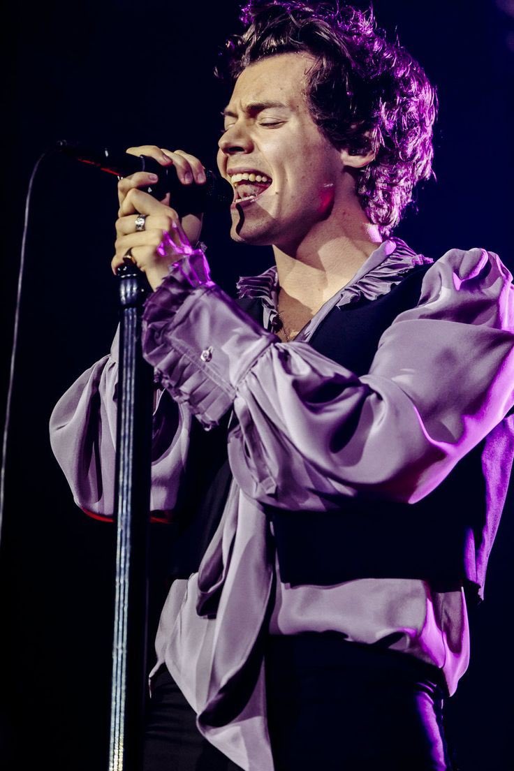harry styles outfits that i absolutely adore. a long but necessary thread;in a random order**