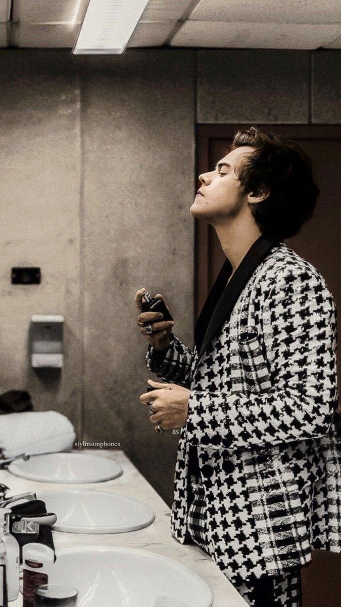 harry styles outfits that i absolutely adore. a long but necessary thread;in a random order**