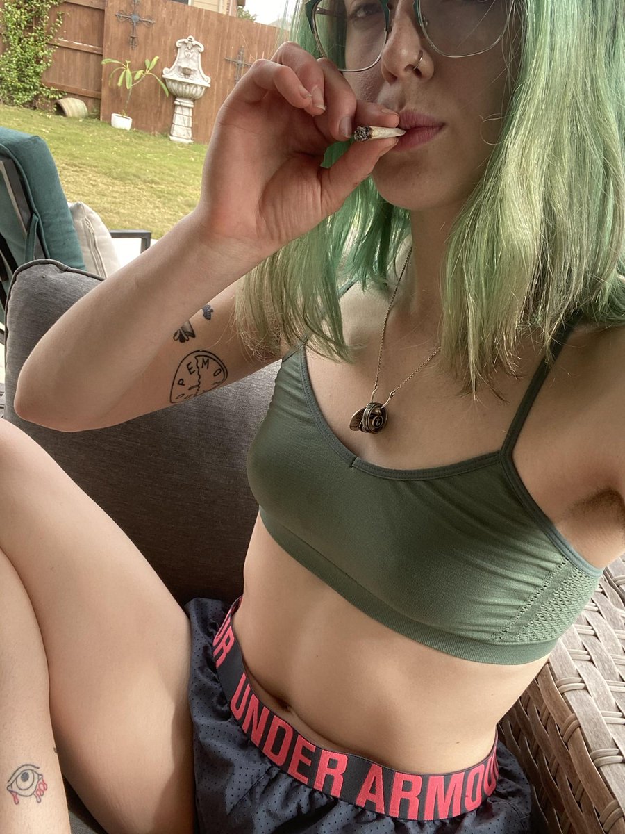 acid_eitak's tweet photo. https://t.co/pRbhZWnvsG to see me without the cute shorts! https://t.co/UJU9BaXJrp