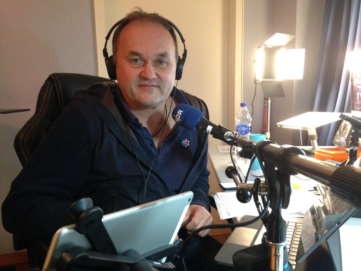 joerg_jacobsen's tweet photo. Im Studio sind Prof. Schallenberger und Moderator @schaarsen. Landwirt Dirk Andresen ist per App von seinem Hof zugeschaltet. #ZurSache #muPRO https://t.co/XwQFlEKRSj