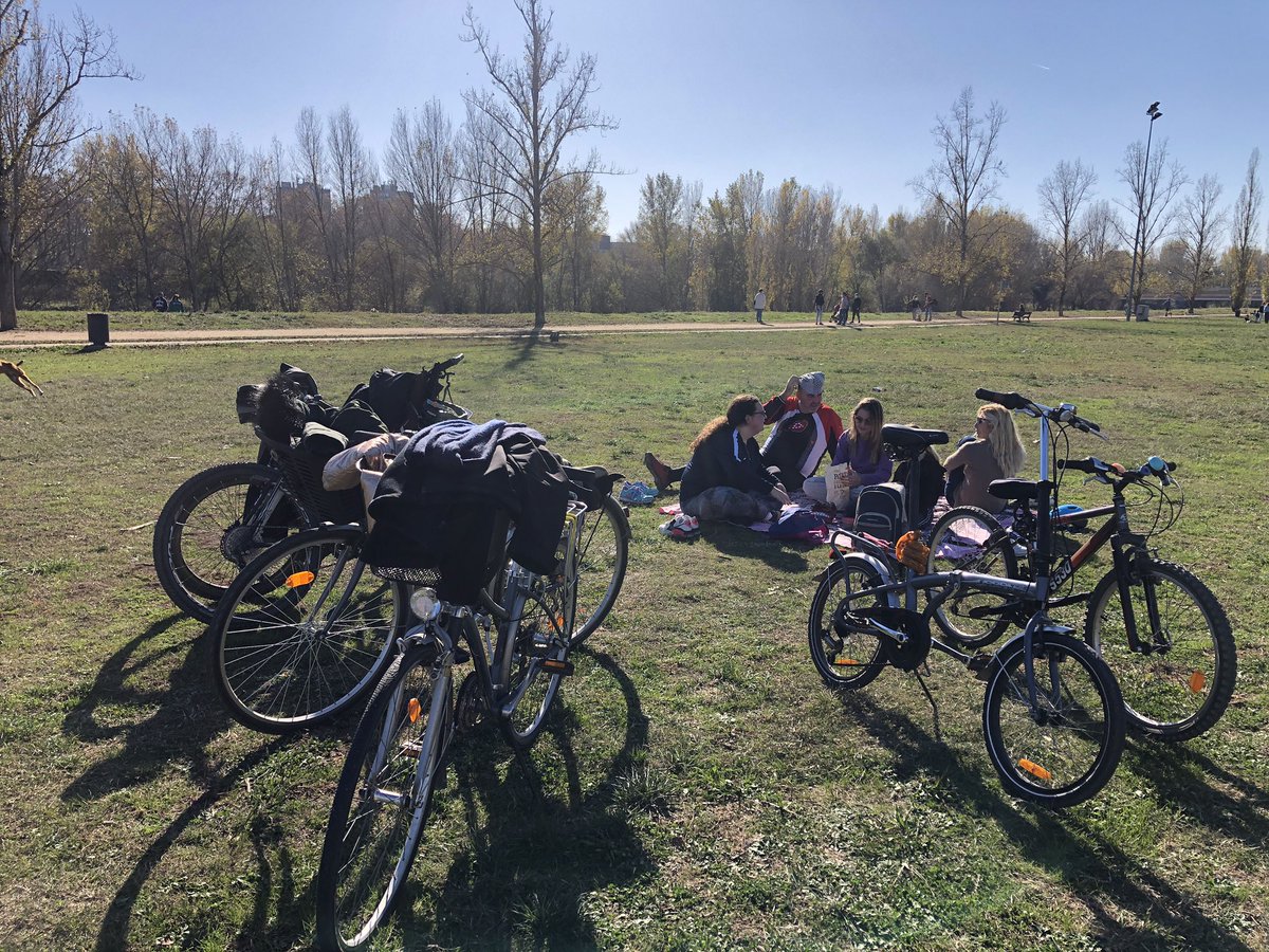 XeviVillarreal's tweet photo. Avui Diumenge, dia complet en familia 😃
De passeig per les hortes, relax a les Ribes del #Ter i, per suposat, col.laborant a la #NetejaPopular de #Girona i #Salt 💪🏽
Gràcies per la iniciativa i per explicar que el manteniment del nostre entorn és cosa de tots i totes 🌾🌱🌳 https://t.co/BTTLINujJK