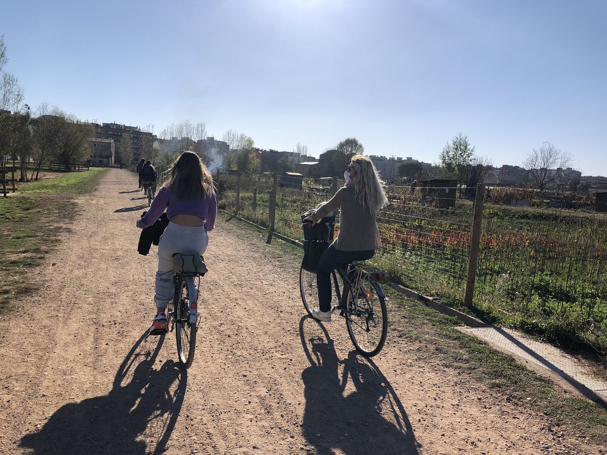 XeviVillarreal's tweet photo. Avui Diumenge, dia complet en familia 😃
De passeig per les hortes, relax a les Ribes del #Ter i, per suposat, col.laborant a la #NetejaPopular de #Girona i #Salt 💪🏽
Gràcies per la iniciativa i per explicar que el manteniment del nostre entorn és cosa de tots i totes 🌾🌱🌳 https://t.co/BTTLINujJK