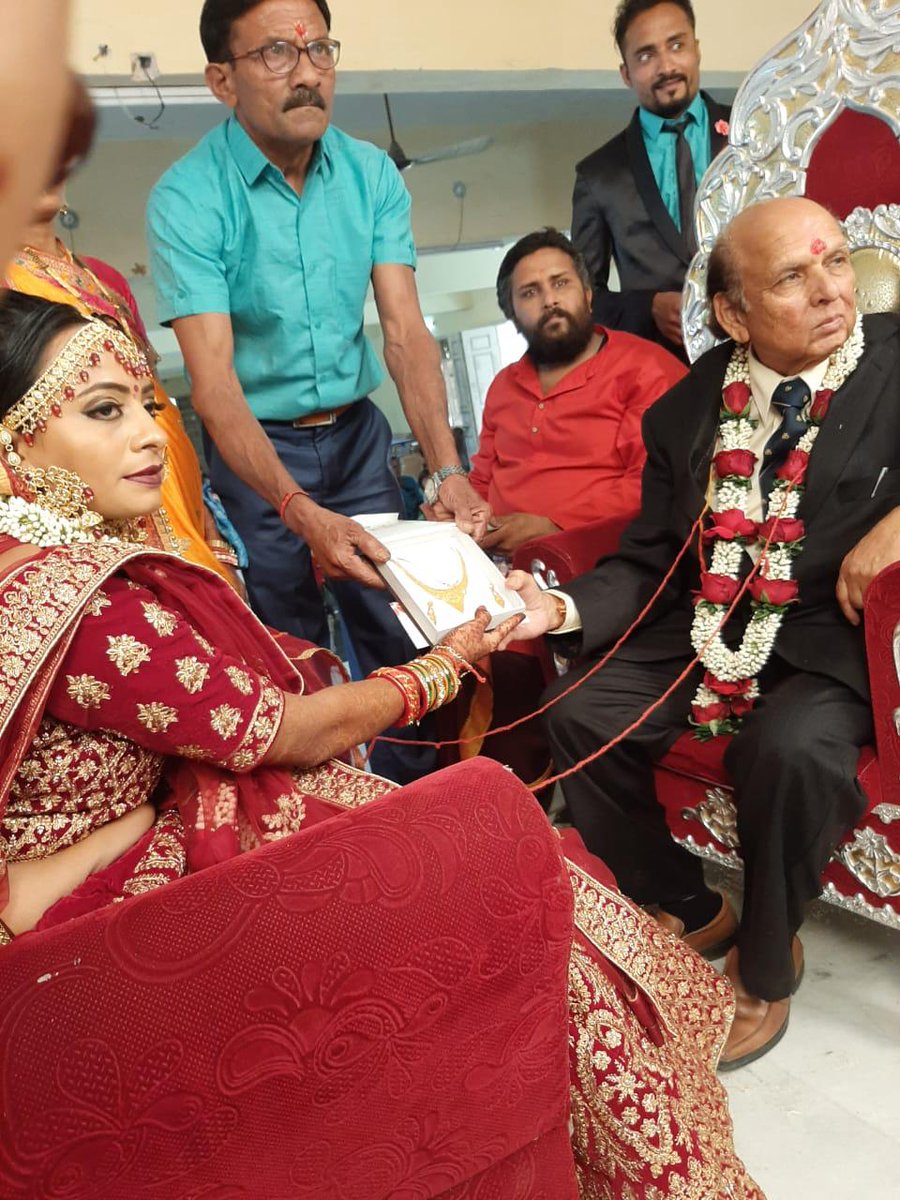 nitbatta's tweet photo. फ़िर कहते हैं कि अंगूर खट्टे हैं.. अंगूर खाने के लिये दाँत कहा से 😂😂😂 https://t.co/7Bf29R7ekg