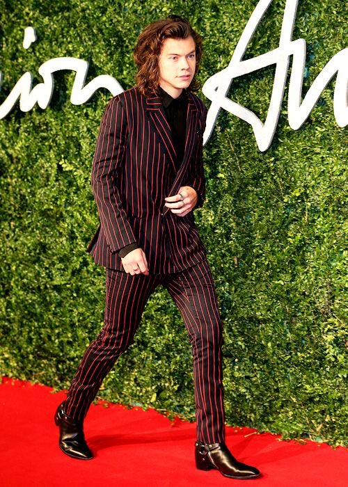 harry styles outfits that i absolutely adore. a long but necessary thread;in a random order**