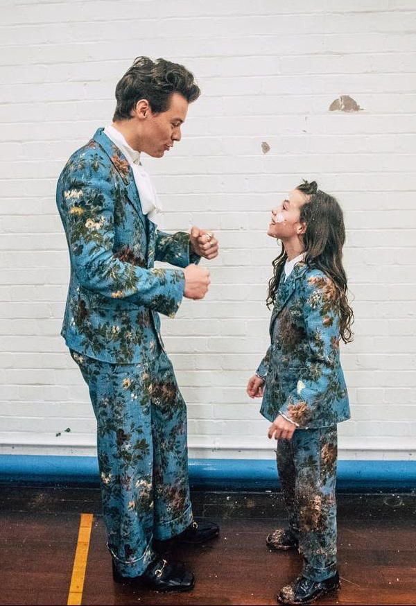harry styles outfits that i absolutely adore. a long but necessary thread;in a random order**
