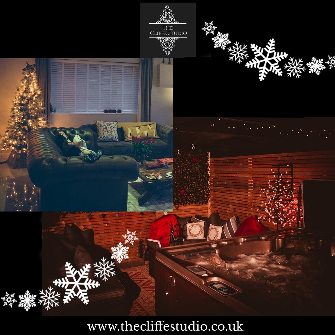 CliffeStudio's tweet photo. Have you put your Christmas tree up yet, or do you think it's too early?
(We're already feeling festive...even the Hot Tub is looking Christmas cosy!). 🎄
.
.
.
#TheCliffeStudio #christmastree #cliffestudio #HotTub #Jacuzzi #UnderFloorHeating #christmasdecor #luxury #Stay https://t.co/NGE4UQ7urN