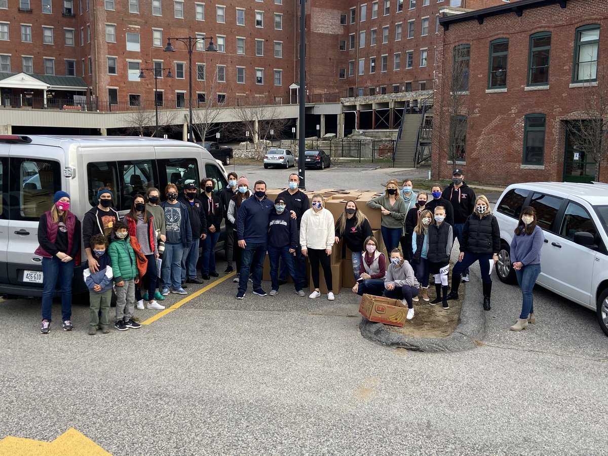 marthaajacques's tweet photo. Honored and proud to be a part of such a wonderful and giving community. Together we were able to supply 125 families with full Thanksgiving meals. Special thanks to the local families and businesses who made it possible. 🖤🧡🖤🧡 https://t.co/topjVW5Imy