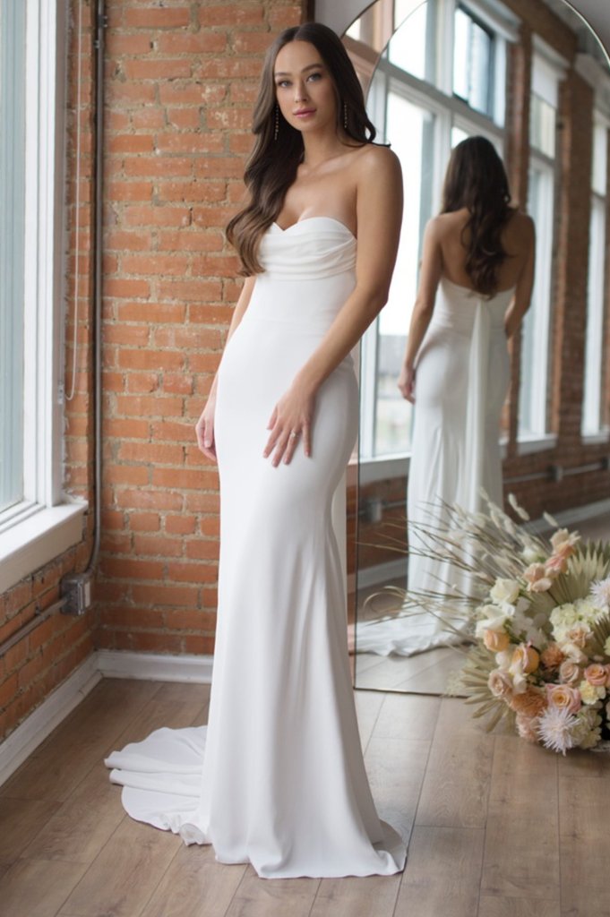 Chic, clean &amp; gorgeous😍Rogers by WTOO
#bridetobe #designergown #luxurydress #weddingdress #bride #ncbride #ncweddings #watters #wtoo #willowby #bridesstyle #weddings #fashionista #brideandgroom #bridalboutiqueofnc