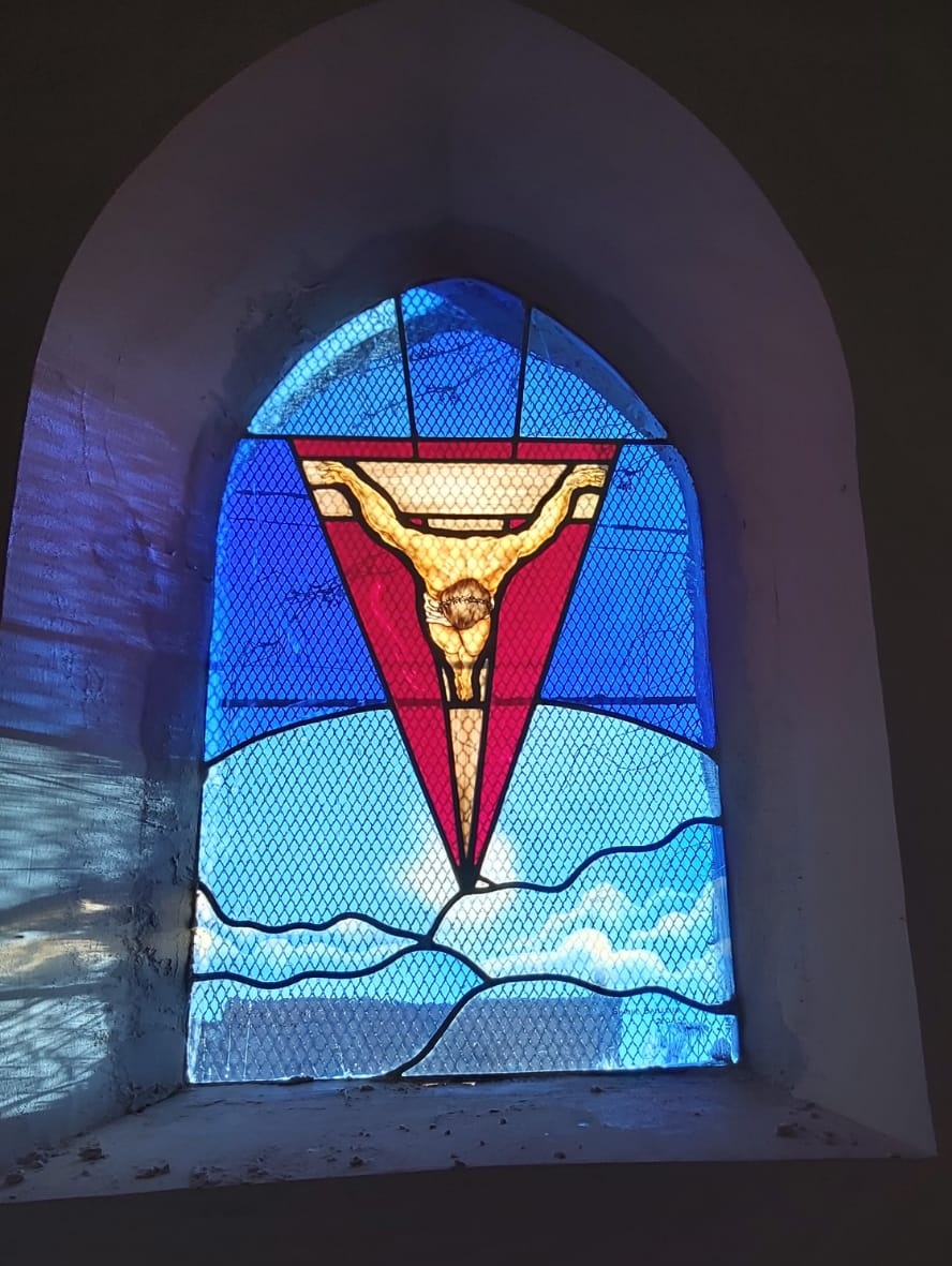 EnArmentieres's tweet photo. Notre petite église accueille depuis la semaine dernière une nouvelle œuvre de notre artiste locale Simone BAILLEUX.
Merci à notre mécène. https://t.co/wccW9gWxEY