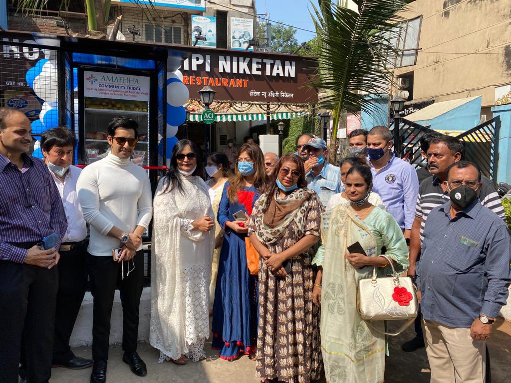 ACI_Mumbai's tweet photo. Inauguration/Installation Of #AMAFHHA Community Fridge At Agripada By Ward 212 Corporator Mrs #Geeta #Gawli.
Citizens can put fresh anf good quality food packets,fruits in it for the needy people.
@Gawlispeaks
#AMAFHHA #Morbiwala
~ @Aslam_Merchantt https://t.co/jvWcjsjgVP