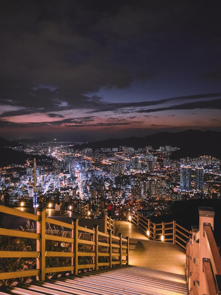 Night sight takes on new heights. #ShotOnLG
📸: Instagram User paulwb_mobile