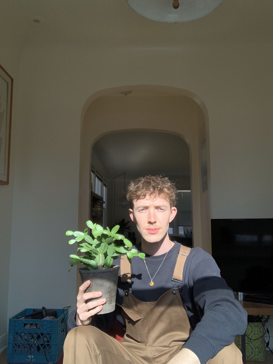 DawsBoot's tweet photo. Wore my overalls for the occasion https://t.co/PsCsVozd1N