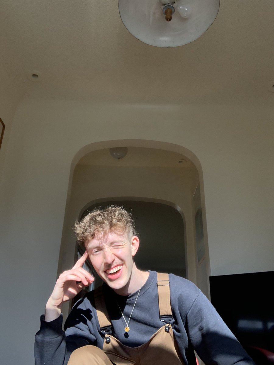 DawsBoot's tweet photo. Wore my overalls for the occasion https://t.co/PsCsVozd1N