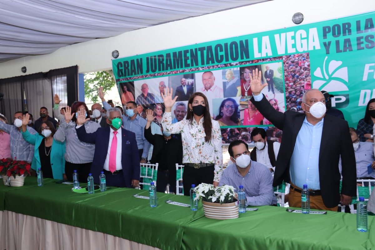 LeonelFernandez's tweet photo. Es motivo de gran orgullo estar hoy en la provincia de La Vega, la tierra natalicia del profesor Juan Bosch, para continuar avanzando en el fortalecimiento de la democracia desde la Fuerza del Pueblo. Bienvenidos compañeros y compañeras, gracias por su apoyo. https://t.co/9fzhsfvgBe