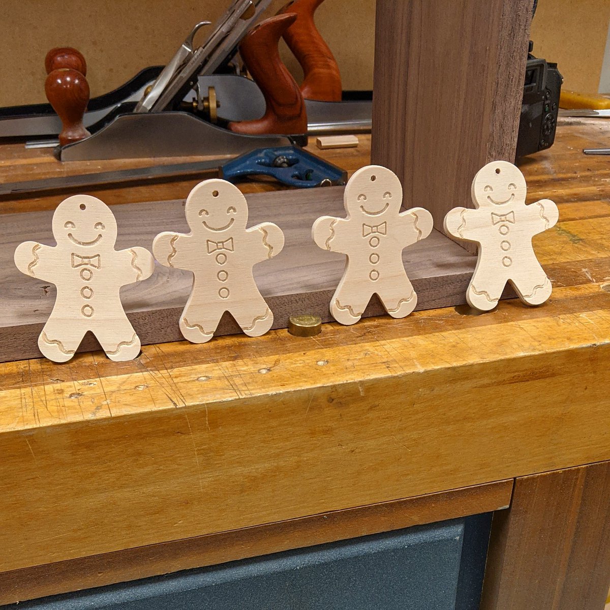 SimpleCove's tweet image. I had some cnc time in the shop today and batched these out for my niece and nephew. Painting them should keep them busy for an hour or two. #woodworking #cncprojects #woodworker #handmade #deronisbadatthatgame