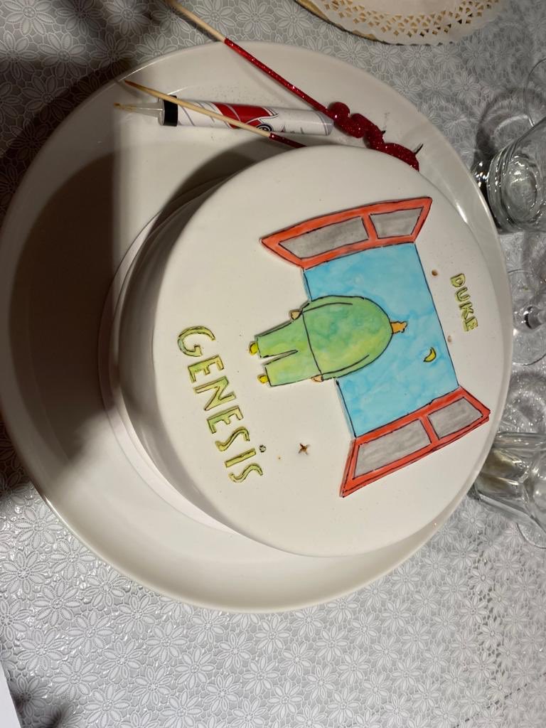 PabloWende's tweet photo. Insuperable torta de cumpleaños. Gracias @cyn_manis ❤️❤️ https://t.co/UxEwDPMTww