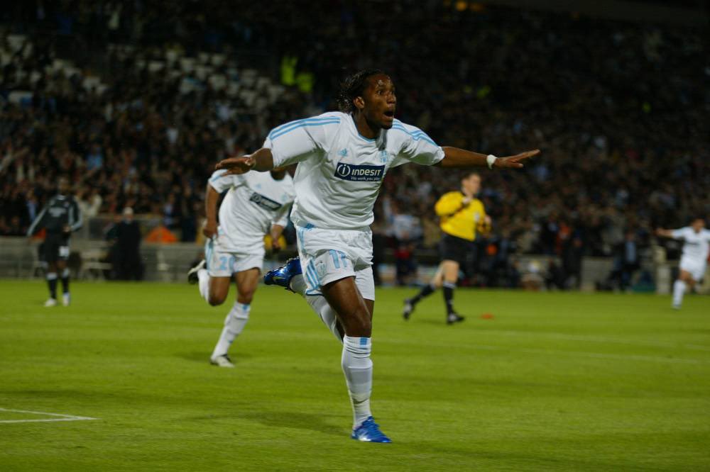 Qui dit Marseille dit Ligue des Champions, Drogba découvre donc la plus prestigieuse des compétitions de club, pas un problème pour lui, 5 buts en poules face au Real et à Porto notamment..Drogba tape dans l’œil du coach du club portugais, un certain José Mourinho, tiens tiens.