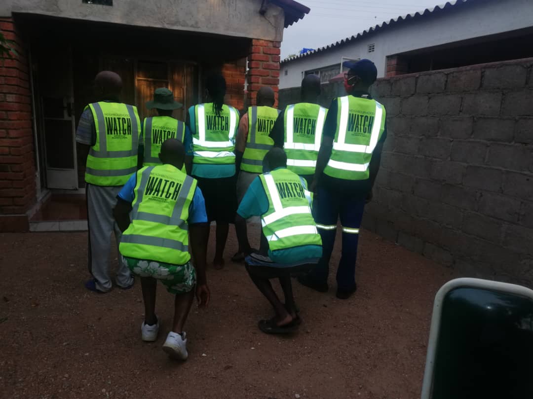 BulawayoChiefs's tweet photo. Cowdray Park section 3 Neighbourhood watch team sent us this photo with the words 'Thank you Chiefs, we are happy to be of service to our neighbourhood'
#NightNinjas https://t.co/lDSmNz5NVM