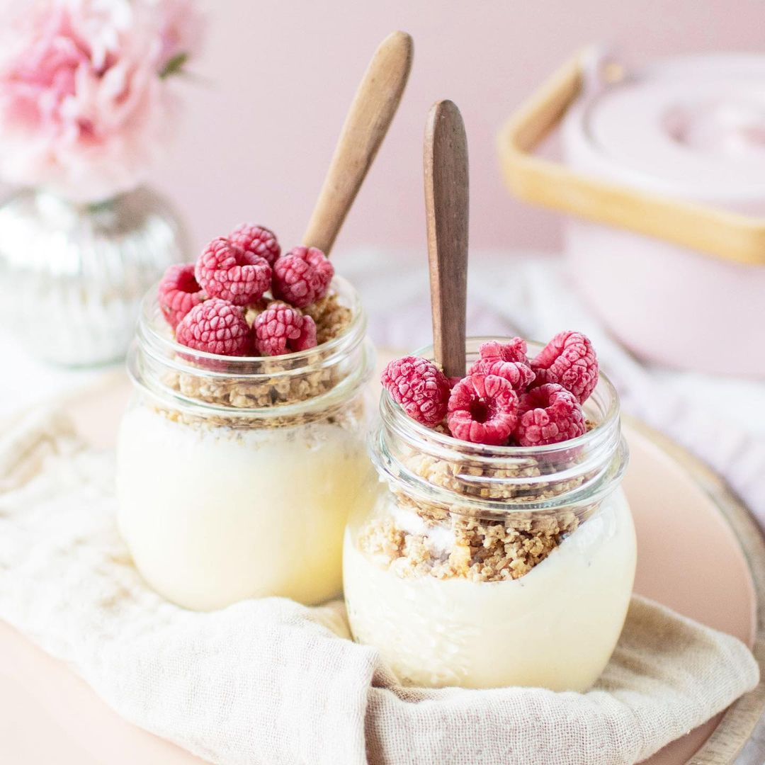 ValueNutrition_'s tweet photo. Dreamy jars with mango nice cream, granola &amp; raspberries 💛
@heijalaura https://t.co/TvG12MlpuT