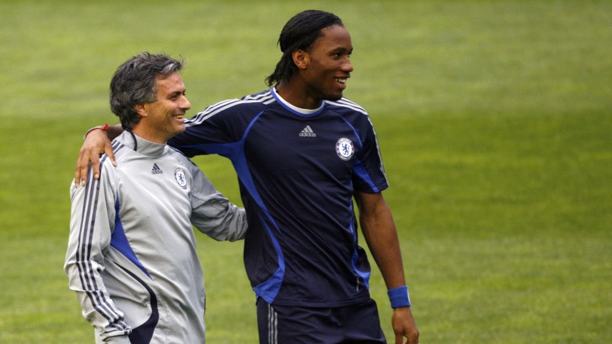 L’intersaison 2007 marque le départ de Mourinho, un coup dur pour Drogba qui perd le coach qui lui a donné toute sa confiance, l’ivoirien exprime ses envies de départ mais se ravise une fois de plus et se fait pardonner sur le terrain..4ème du Ballon d’Or cette année-là.