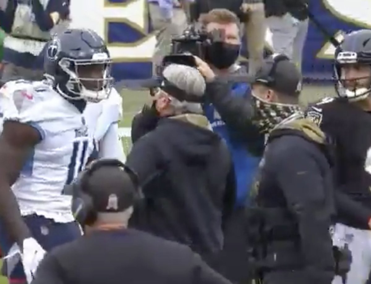 BleacherReport's tweet photo. Ravens and Titans got heated after Tennessee was standing on the logo 😳
This AFC Divisional round rematch has some tension. https://t.co/3ydkoFyA9N
